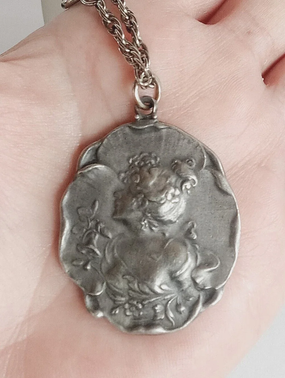 VTG Goldn' Things Pewter Pendant   Lady's Face Flower Motif Scallops 24